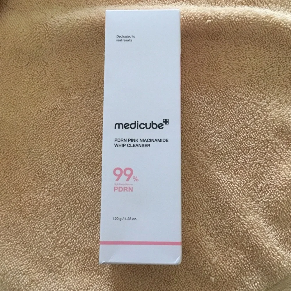 Medicube PDRN Pink Niacinamide Whip Cleanser — Pink